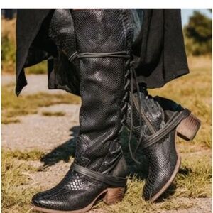 Freebird Coal Black Snake